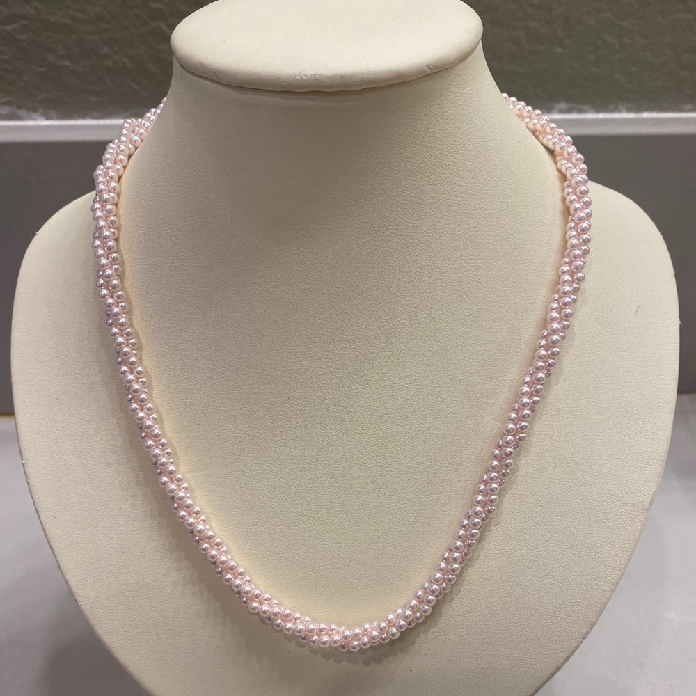 Pink pearl necklace